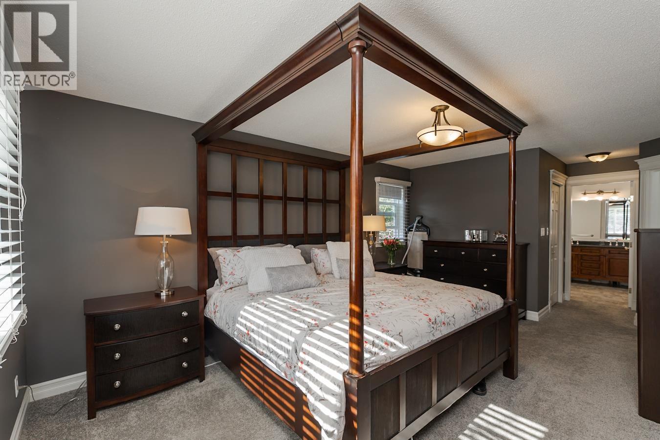 6743 VALLEYVIEW DRIVE - 24