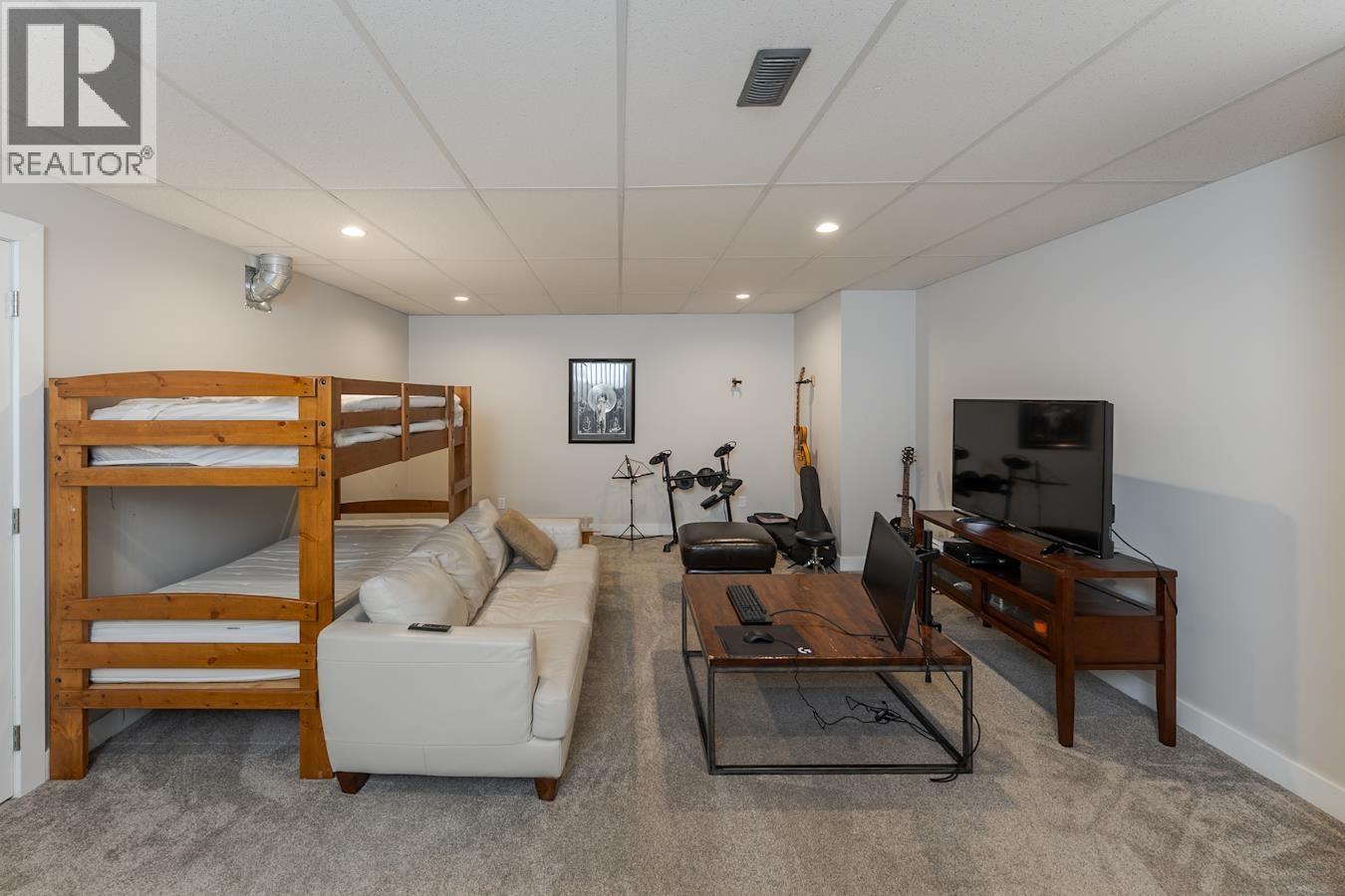 6743 VALLEYVIEW DRIVE - 33
