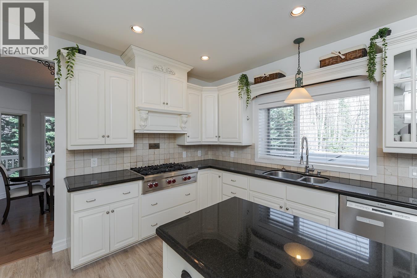6743 VALLEYVIEW DRIVE - 9