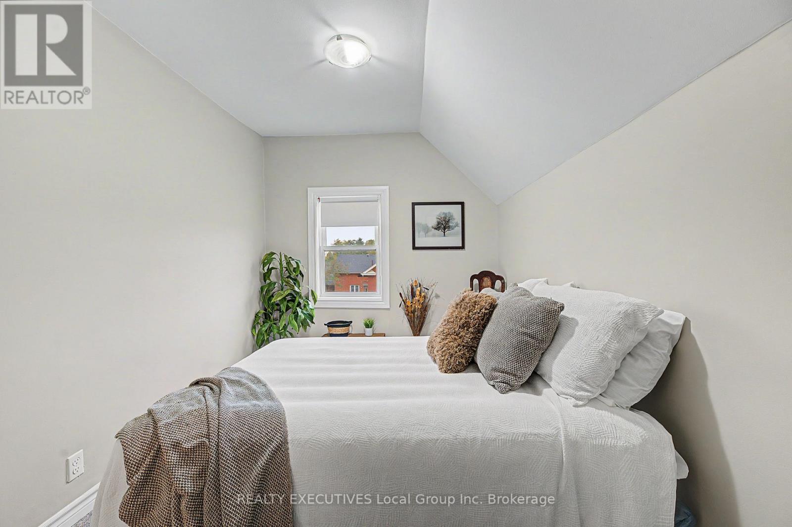 1230 Cassells Street — photo 13