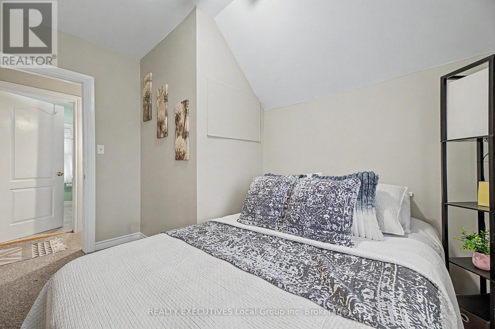1230 CASSELLS STREET - 18