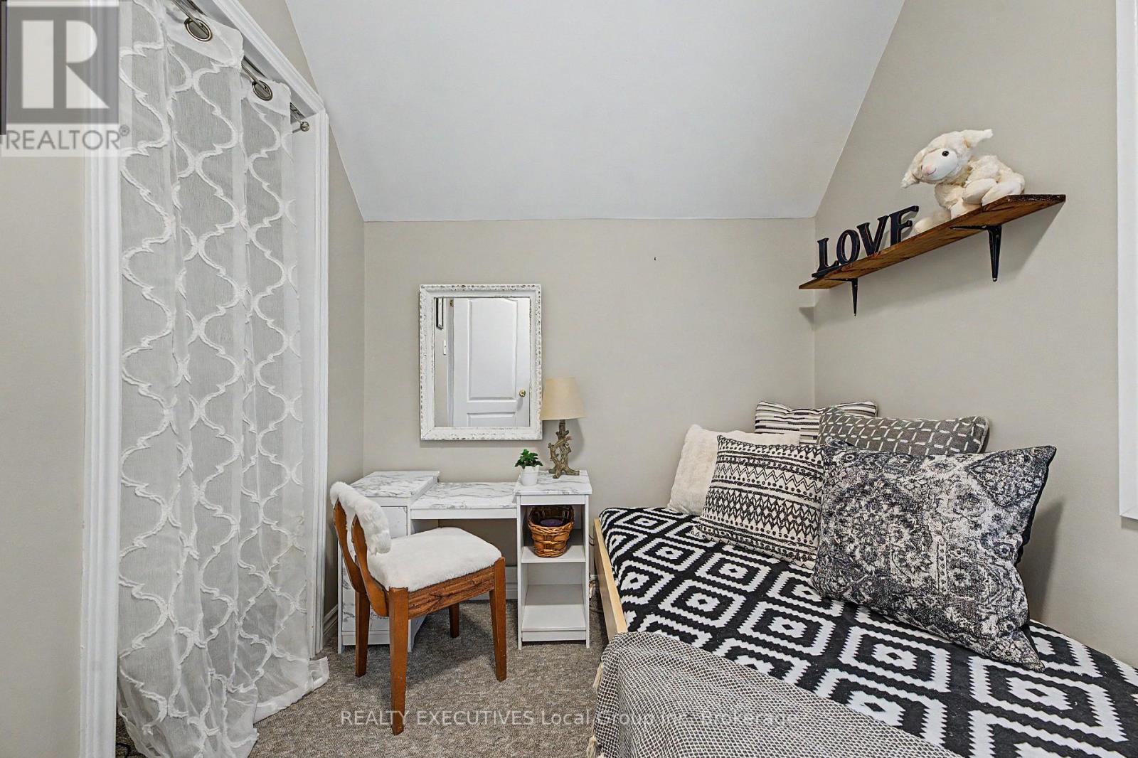 1230 CASSELLS STREET - 21