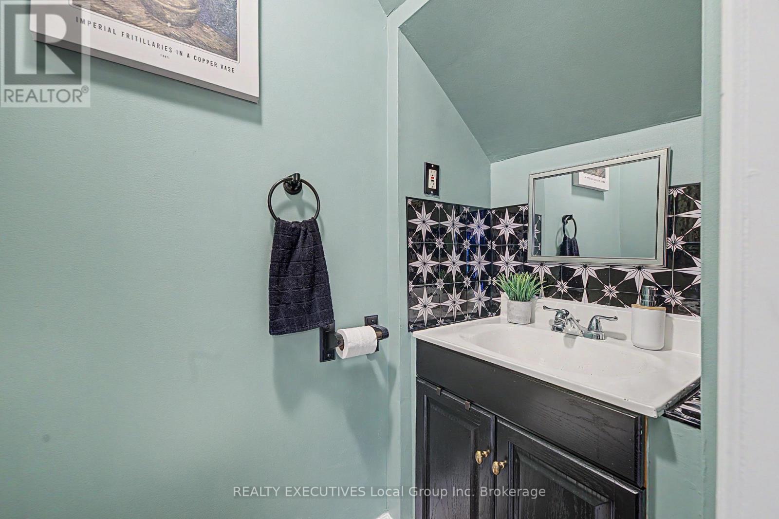1230 Cassells Street — photo 27