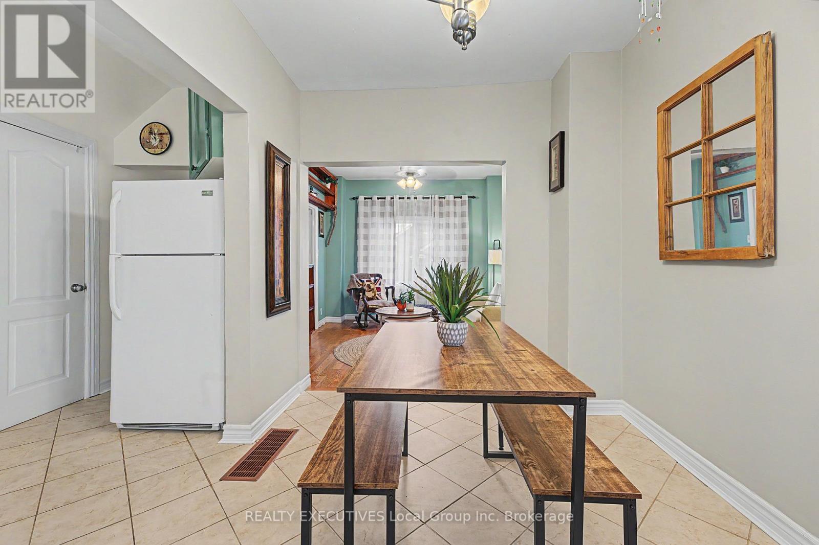 1230 Cassells Street — photo 8