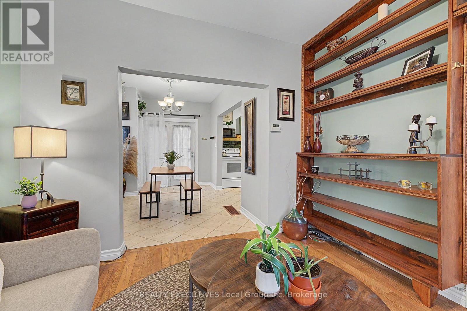 1230 CASSELLS STREET - 9