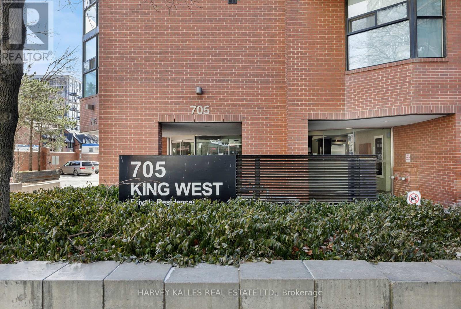 705 King Street West — photo 4