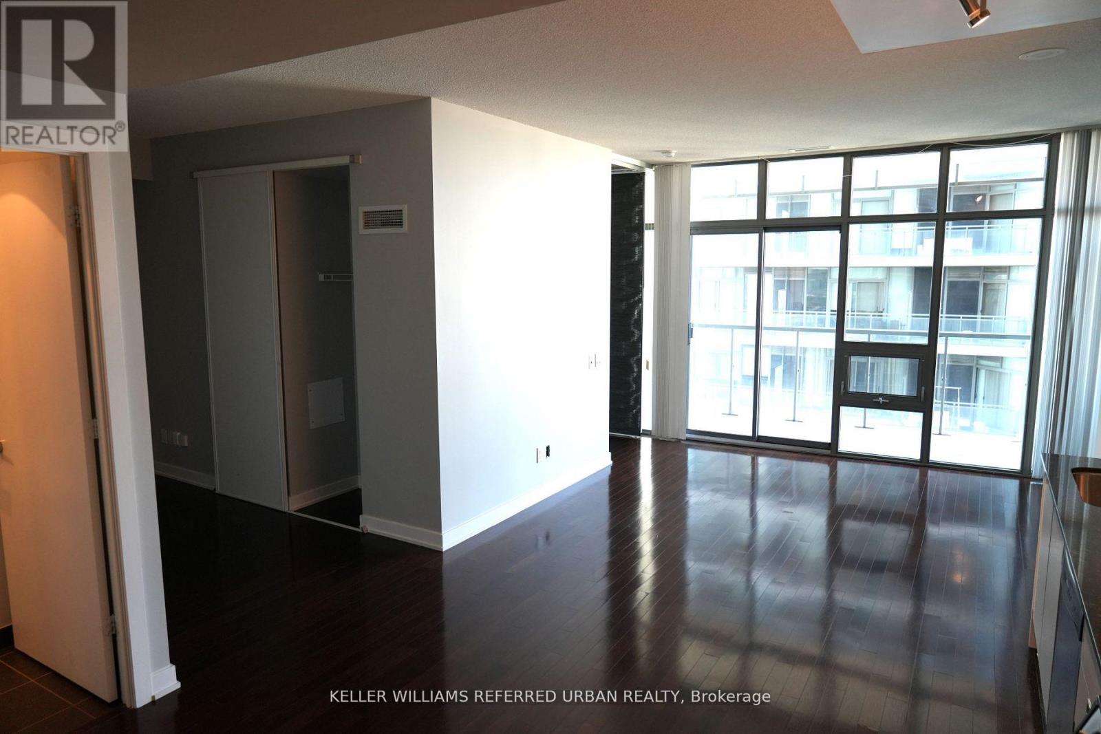 33 Charles Street East — photo 4