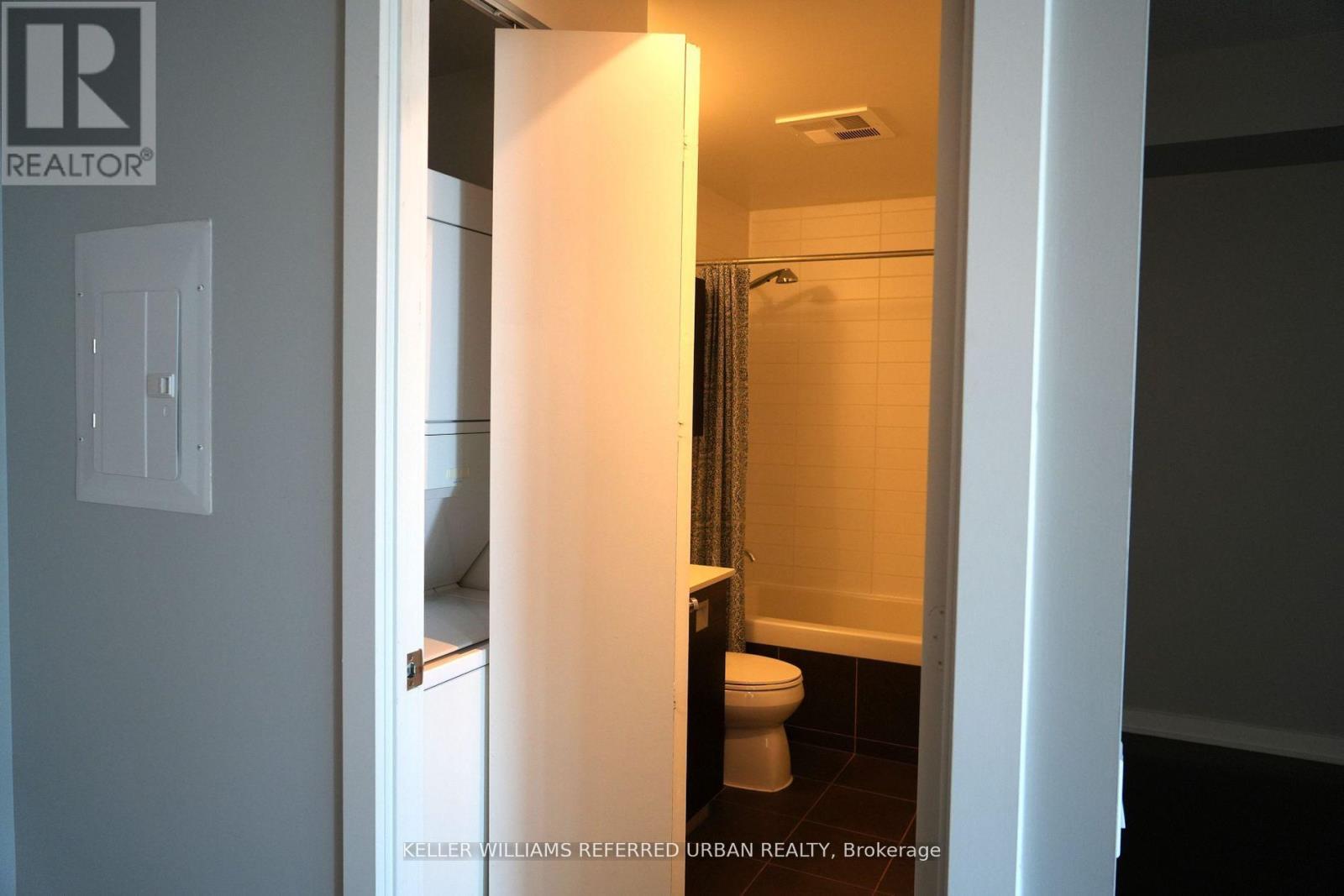 33 Charles Street East — photo 7