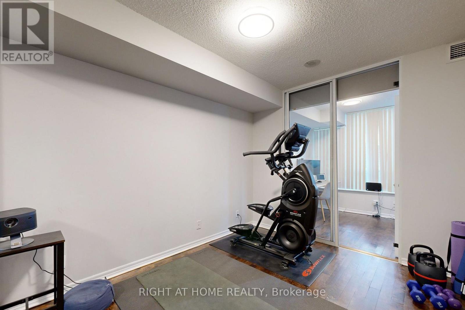 18 Parkview Avenue — photo 24