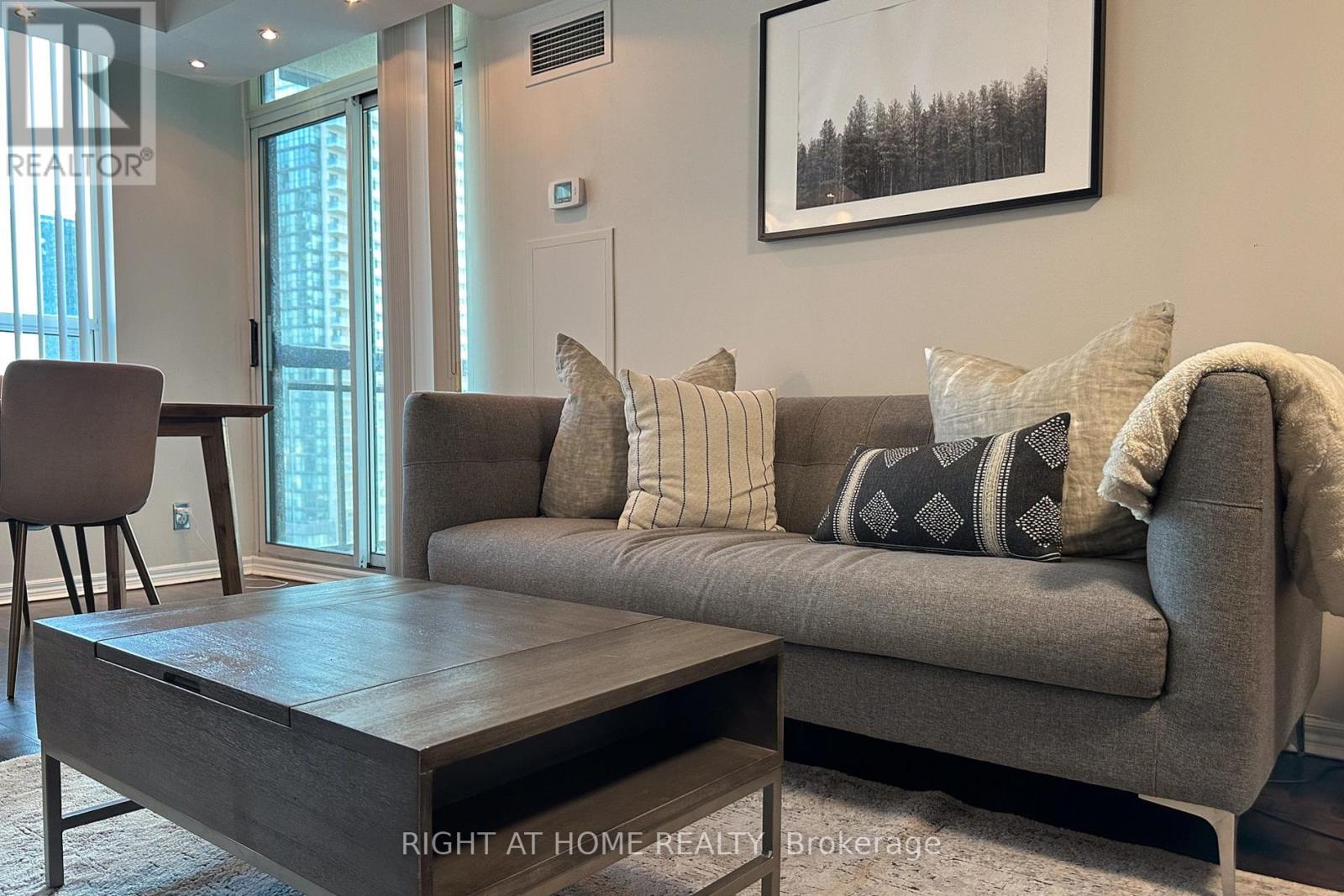 18 Parkview Avenue — photo 4