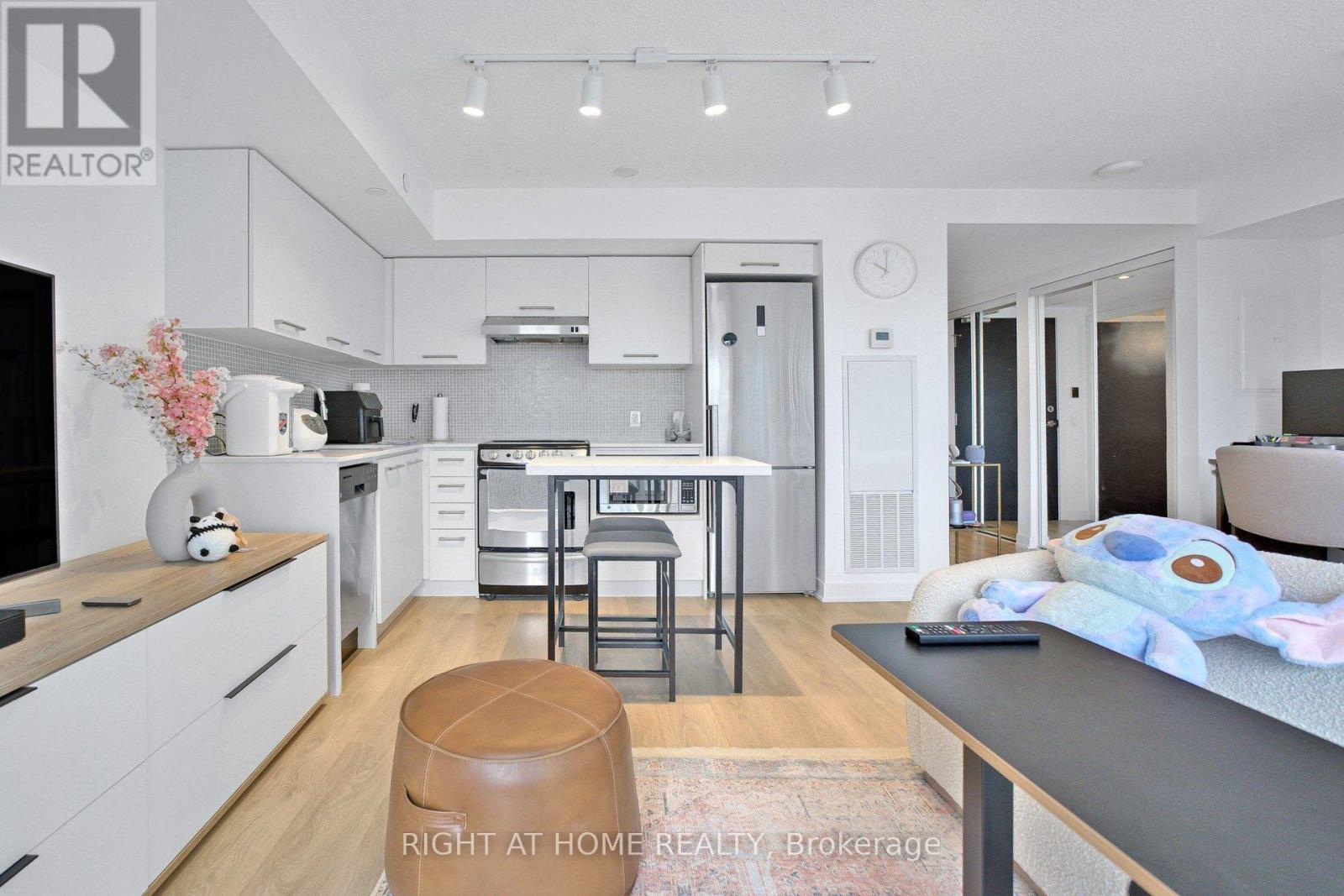 87 Peter Street — photo 12