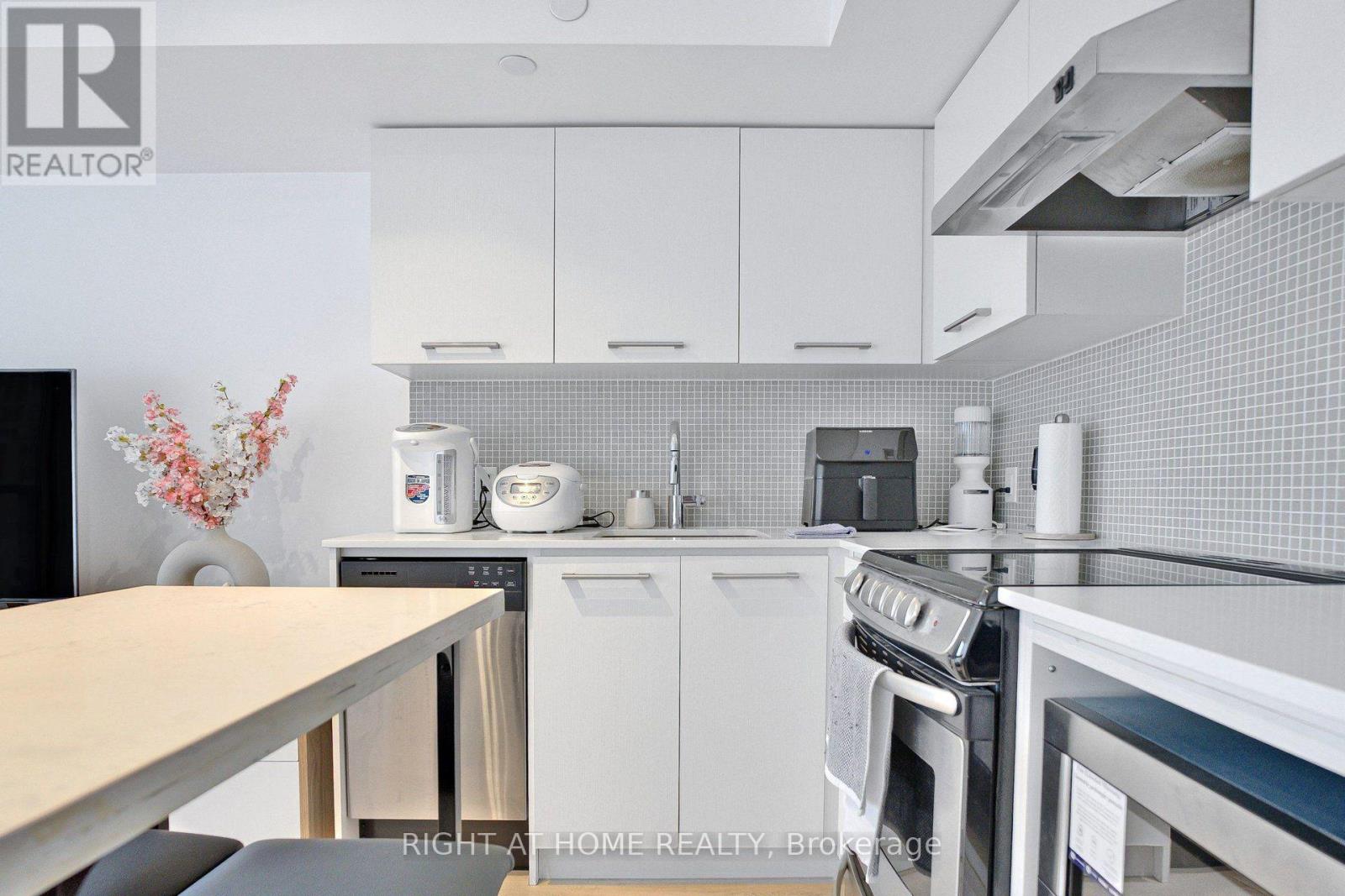 87 Peter Street — photo 13