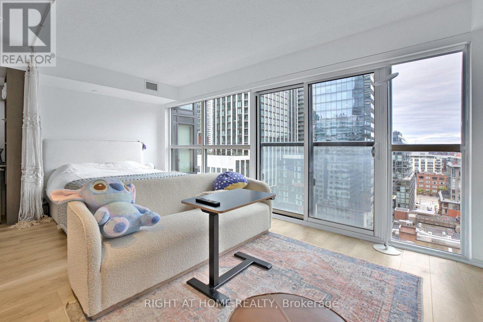 87 Peter Street — photo 16