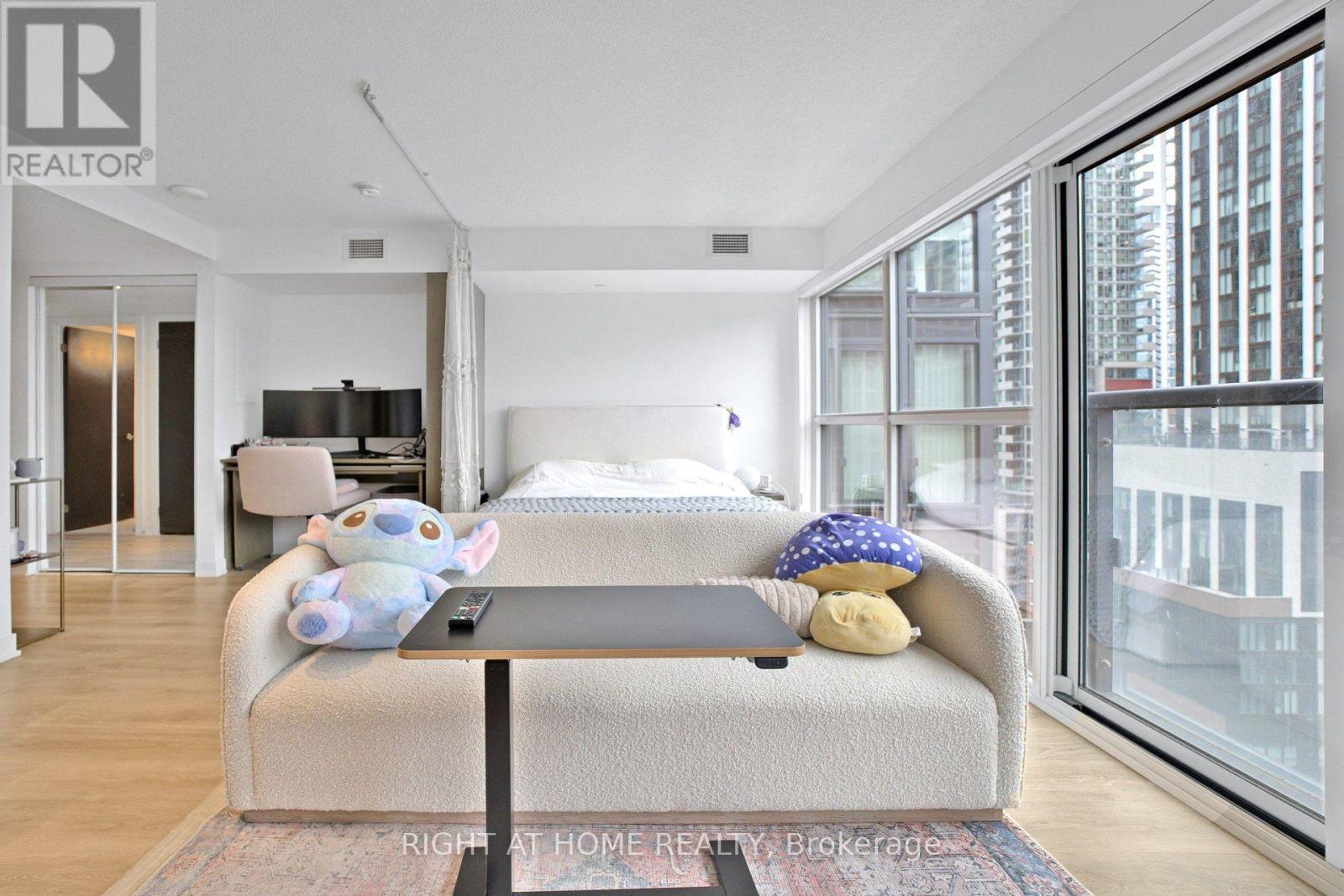 87 Peter Street — photo 17