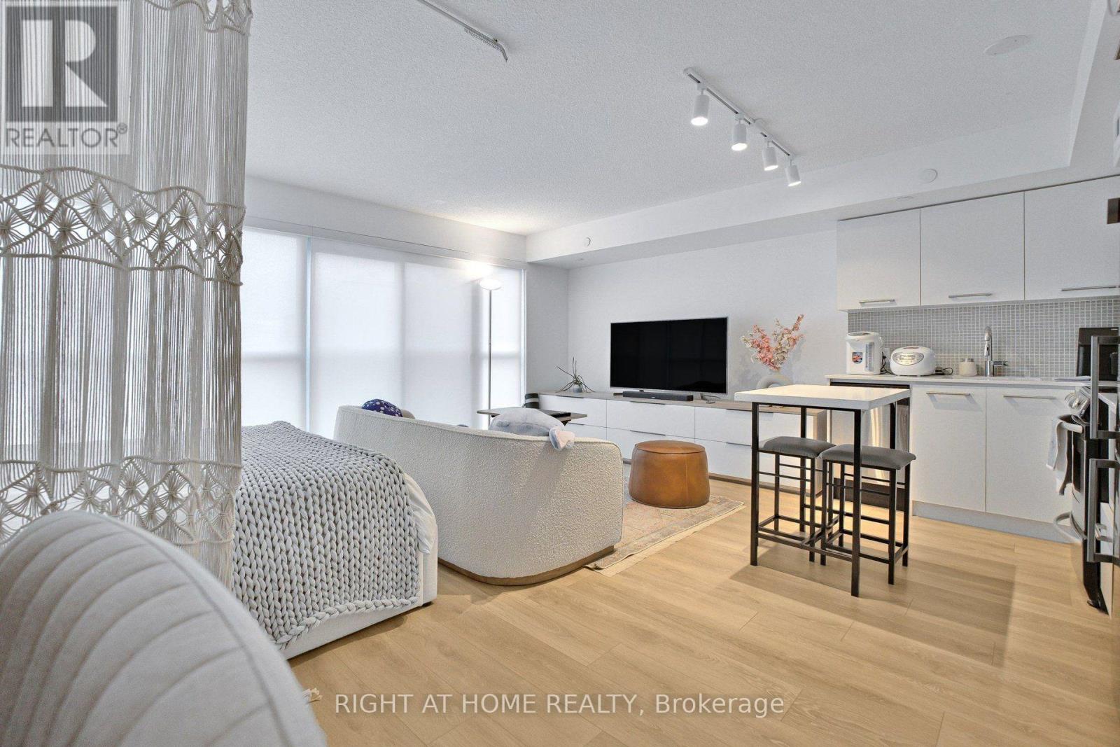 87 Peter Street — photo 4
