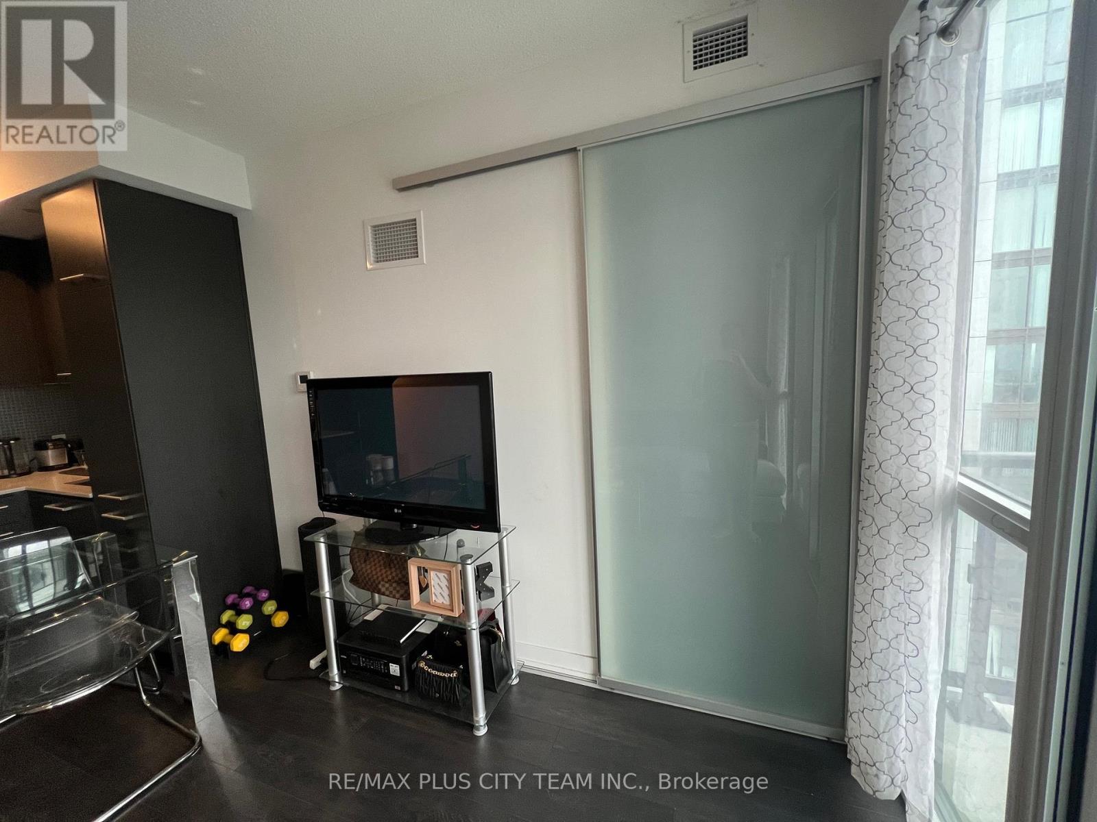 87 Peter Street — photo 7