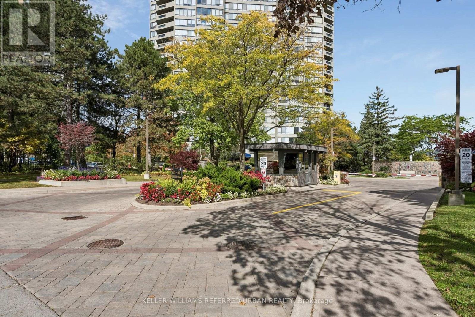 55 Skymark Drive — photo 2