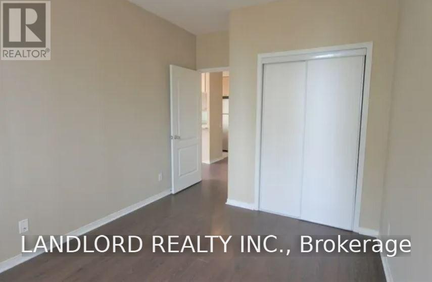 555 Yonge Street — photo 11