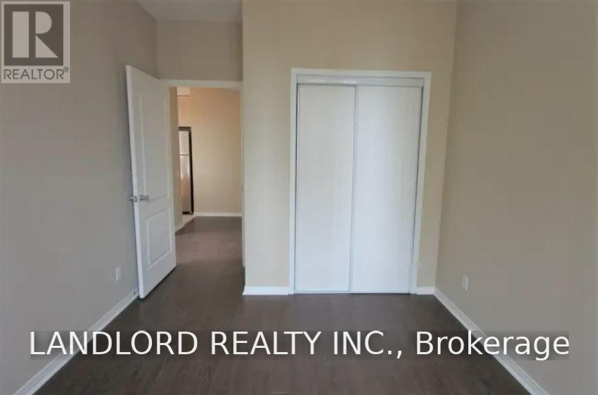 555 Yonge Street — photo 12