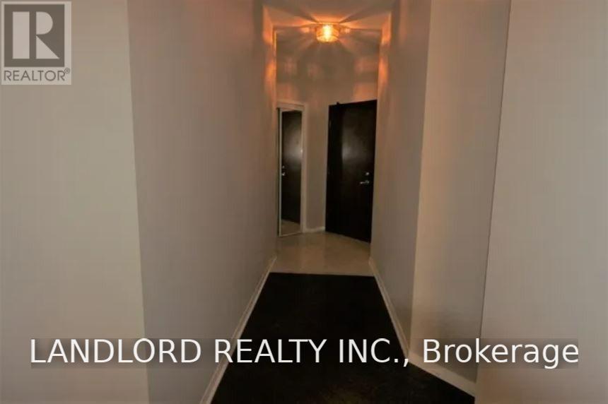555 Yonge Street — photo 16