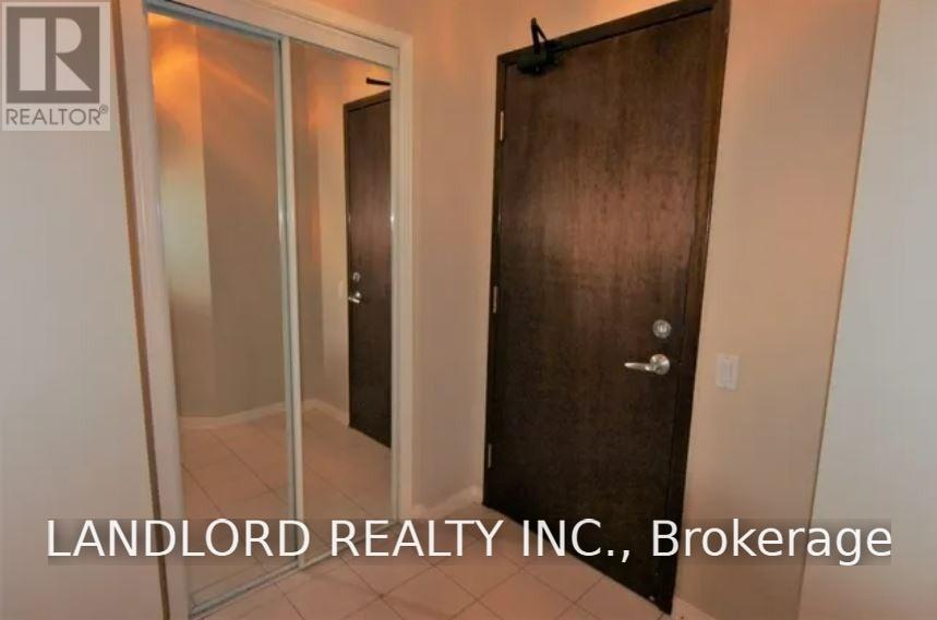 555 Yonge Street — photo 17