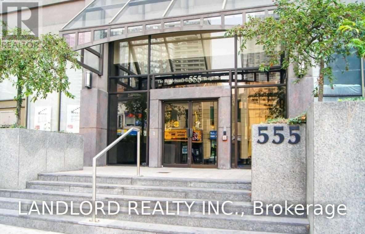 555 Yonge Street — photo 23
