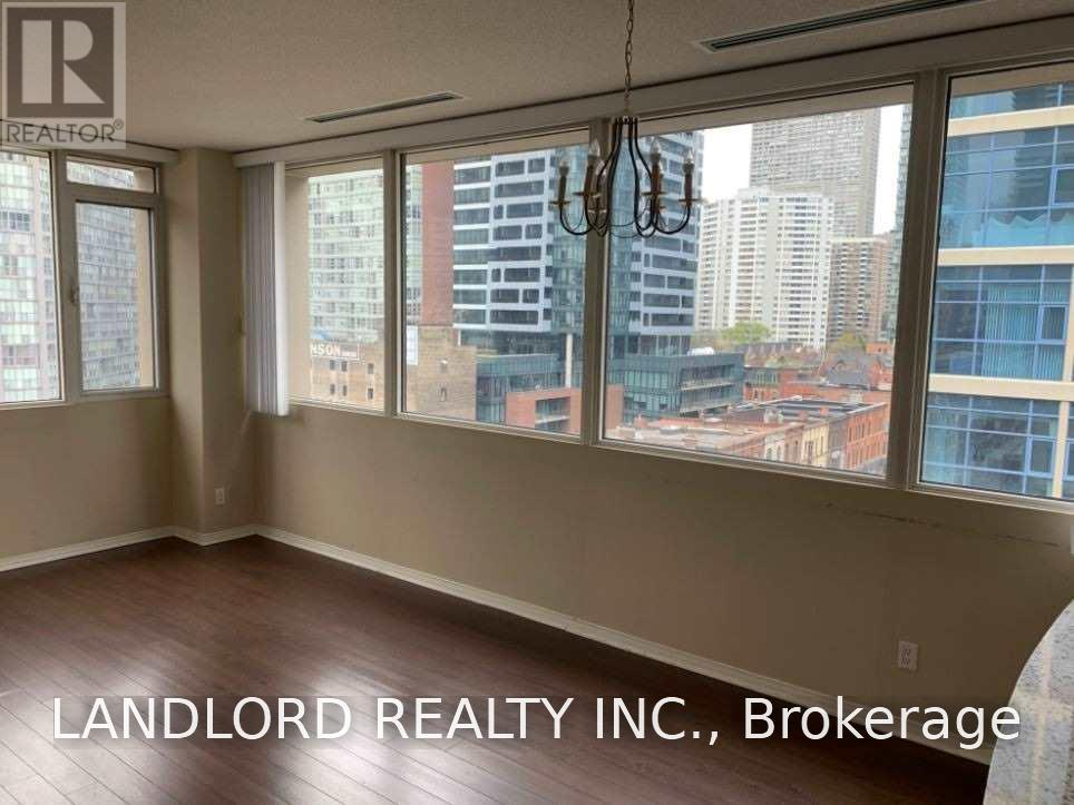 555 Yonge Street — photo 4