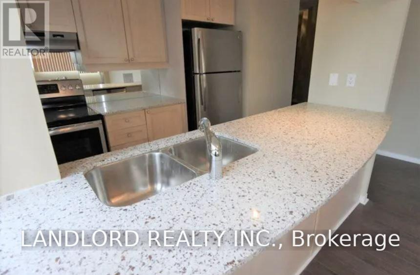 555 Yonge Street — photo 7