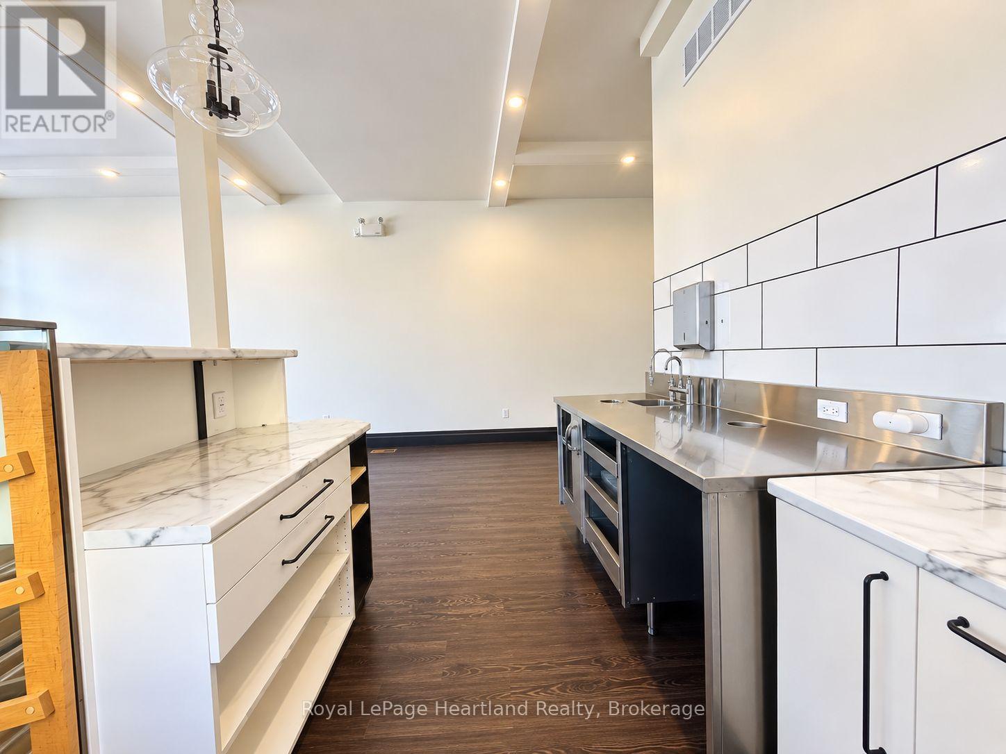 413 Queen Street — photo 11