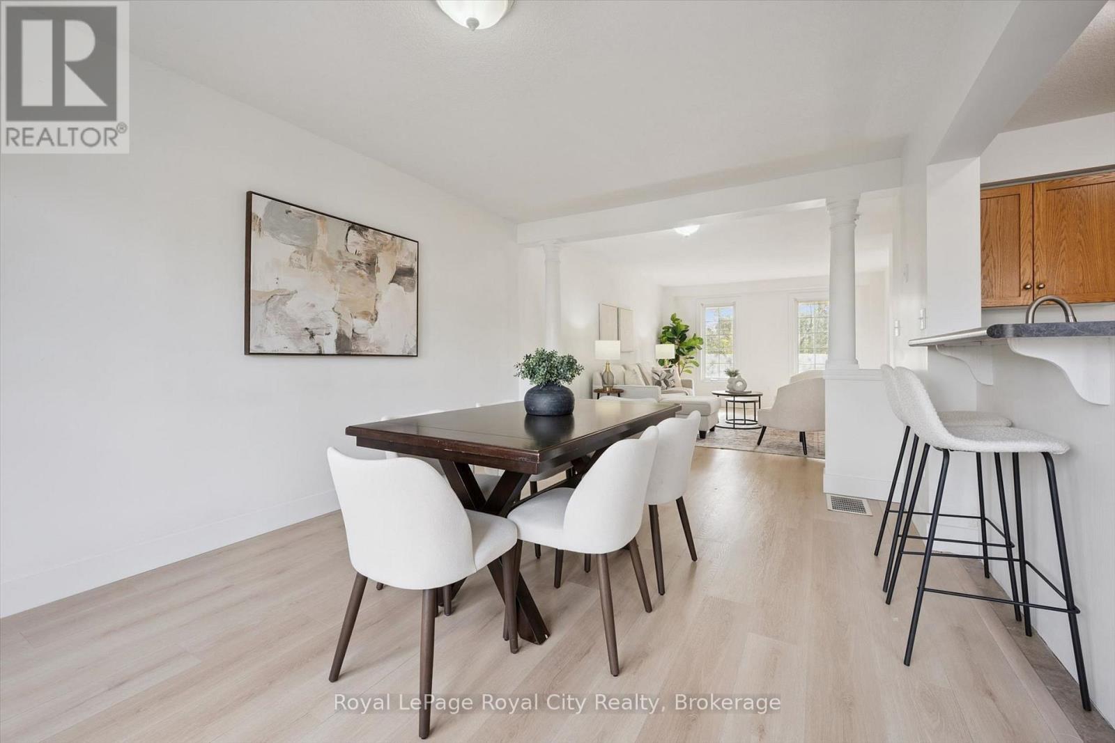 541 Victoria Road North — photo 16