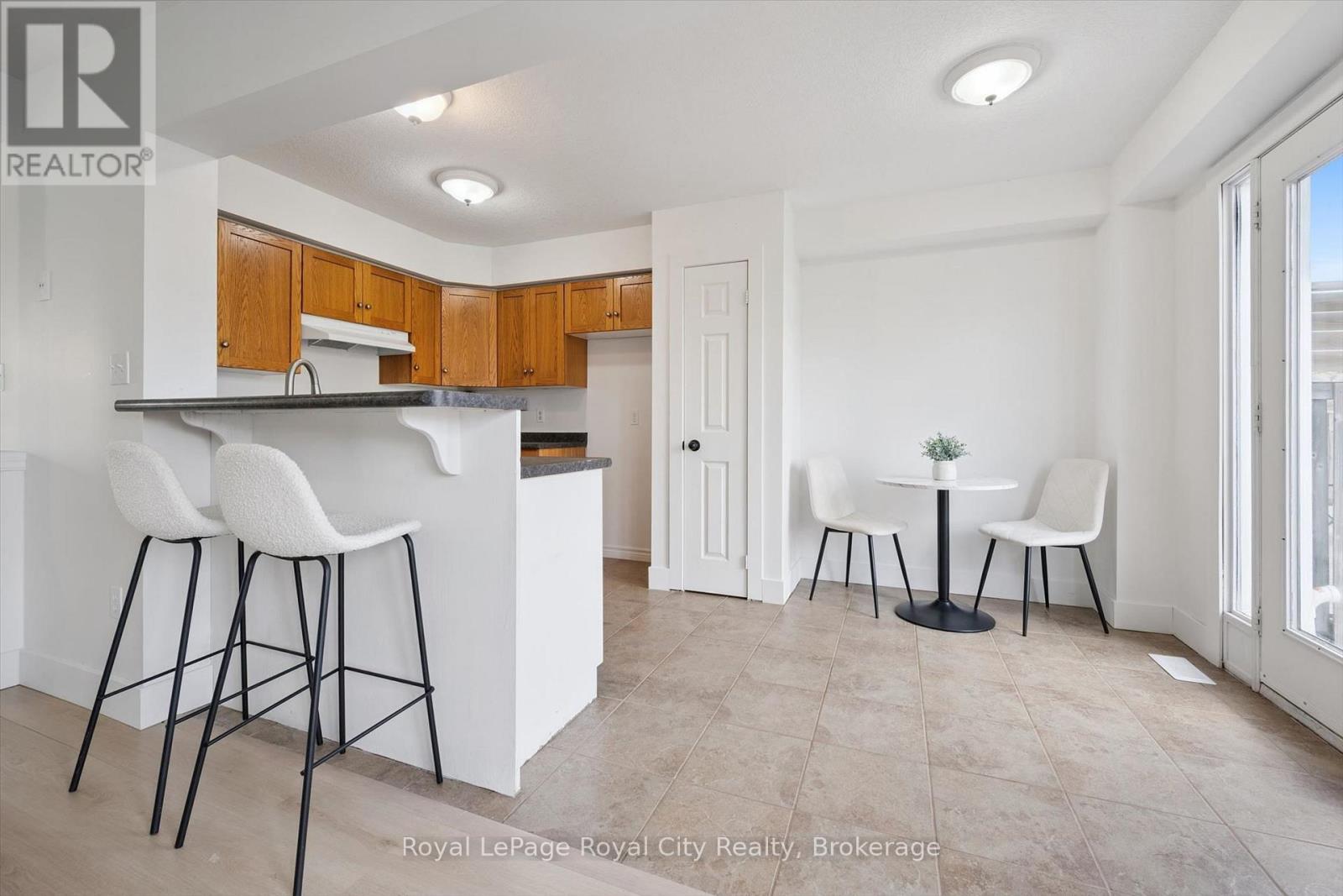 541 Victoria Road North — photo 18