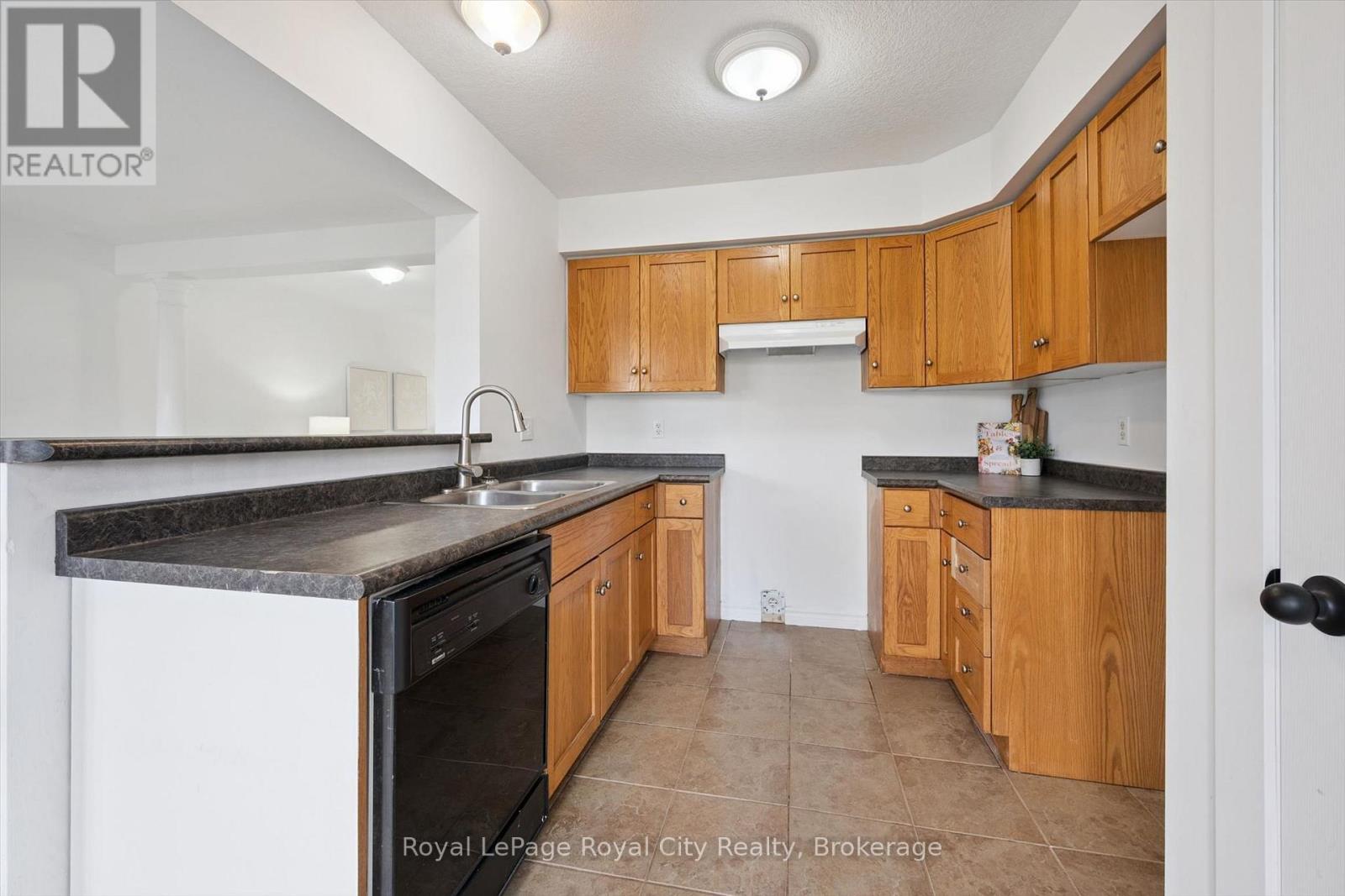 541 Victoria Road North — photo 21
