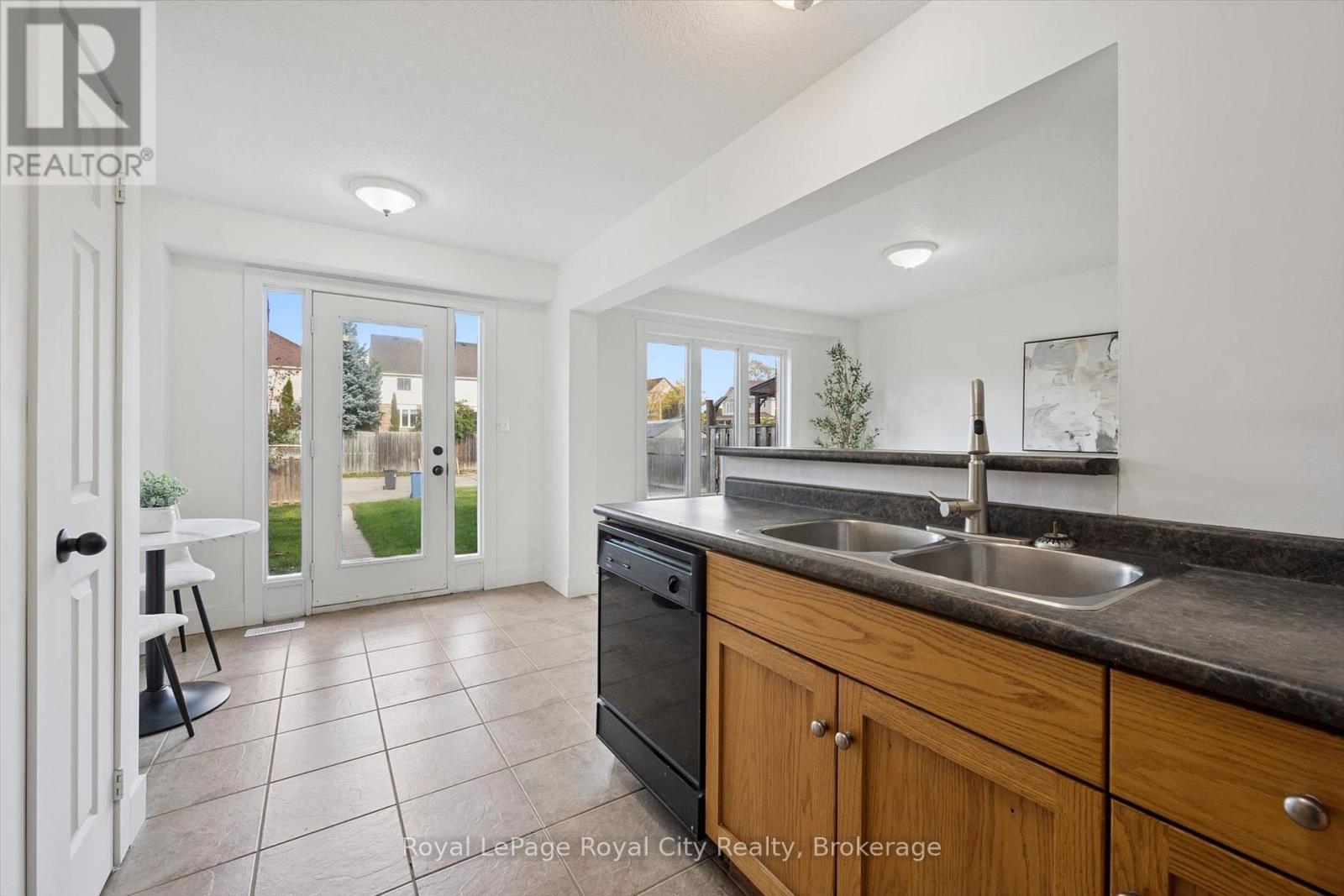 541 Victoria Road North — photo 23