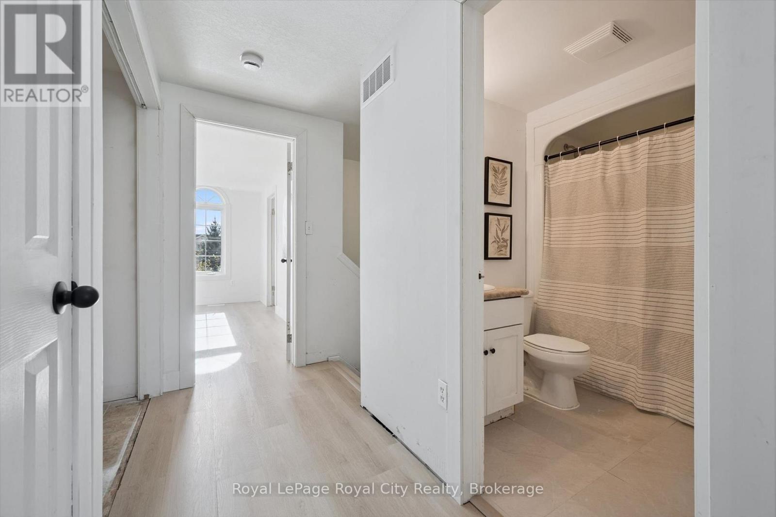 541 Victoria Road North — photo 26
