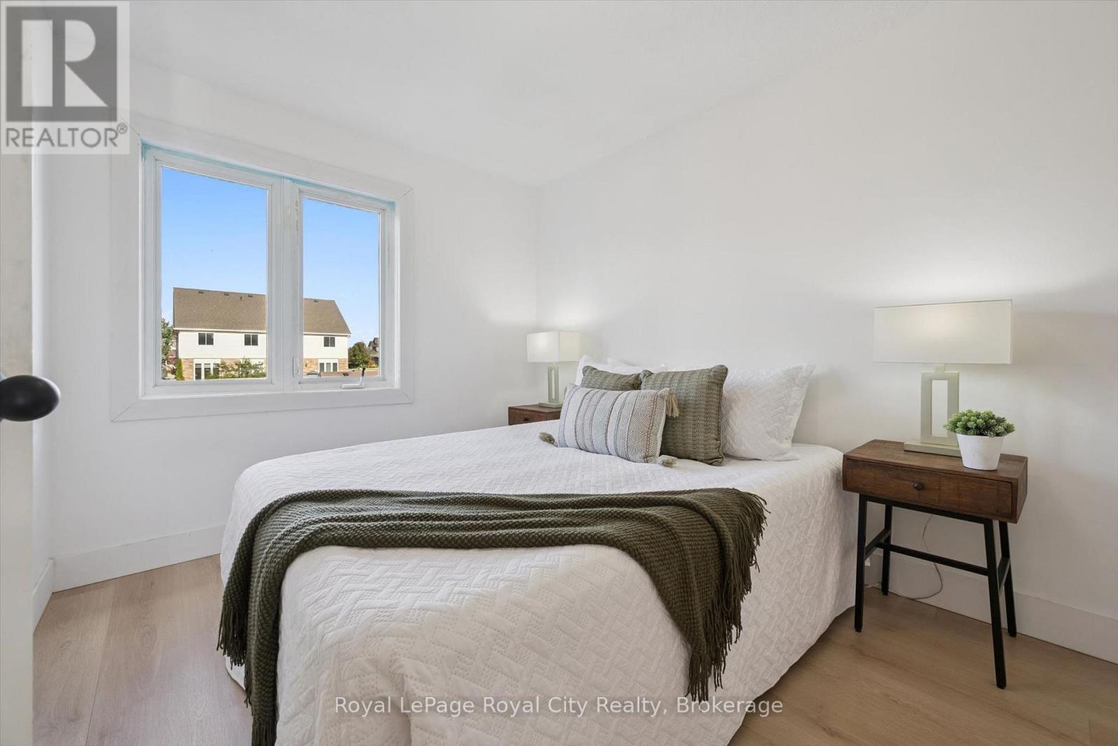 541 Victoria Road North — photo 33