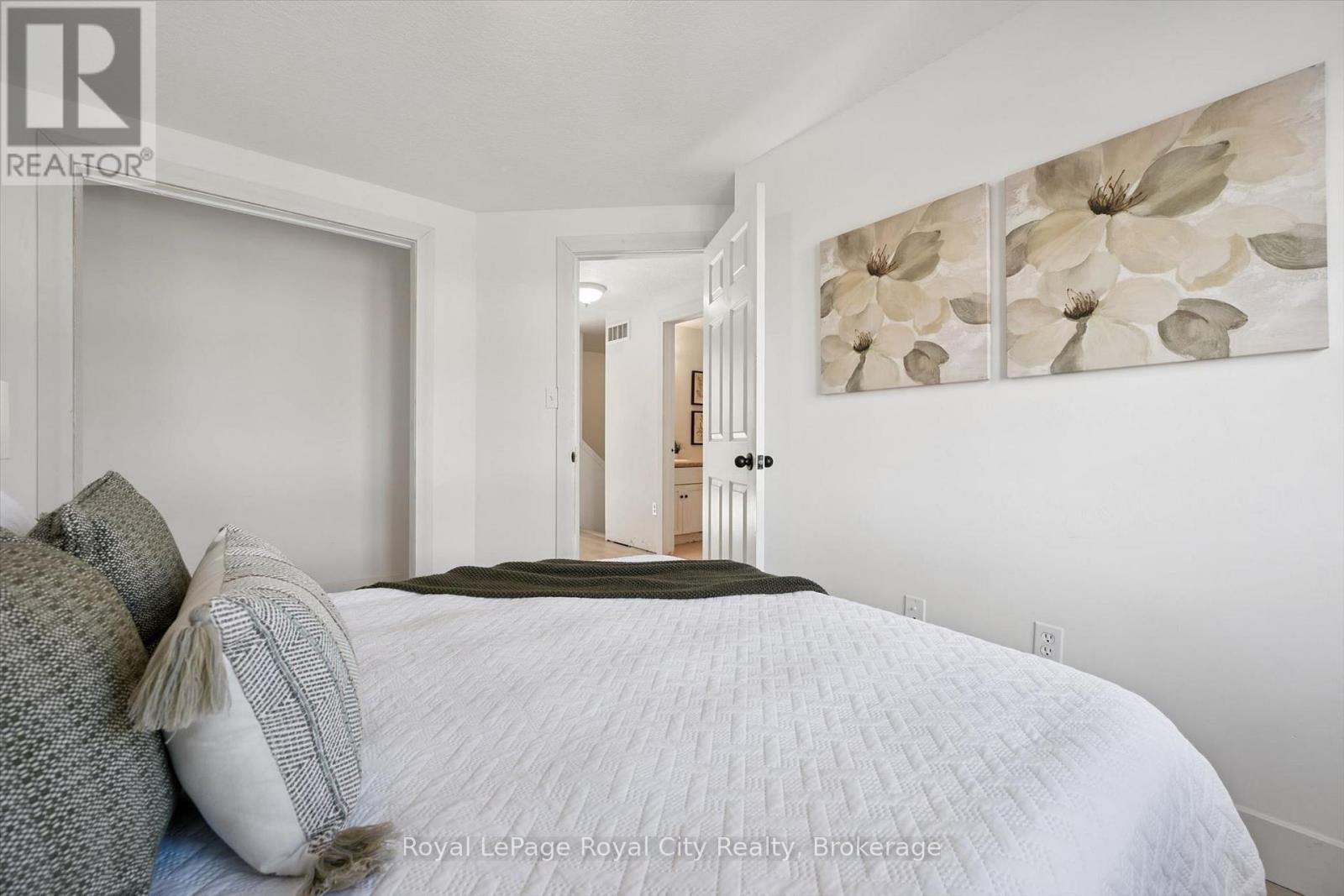541 Victoria Road North — photo 34