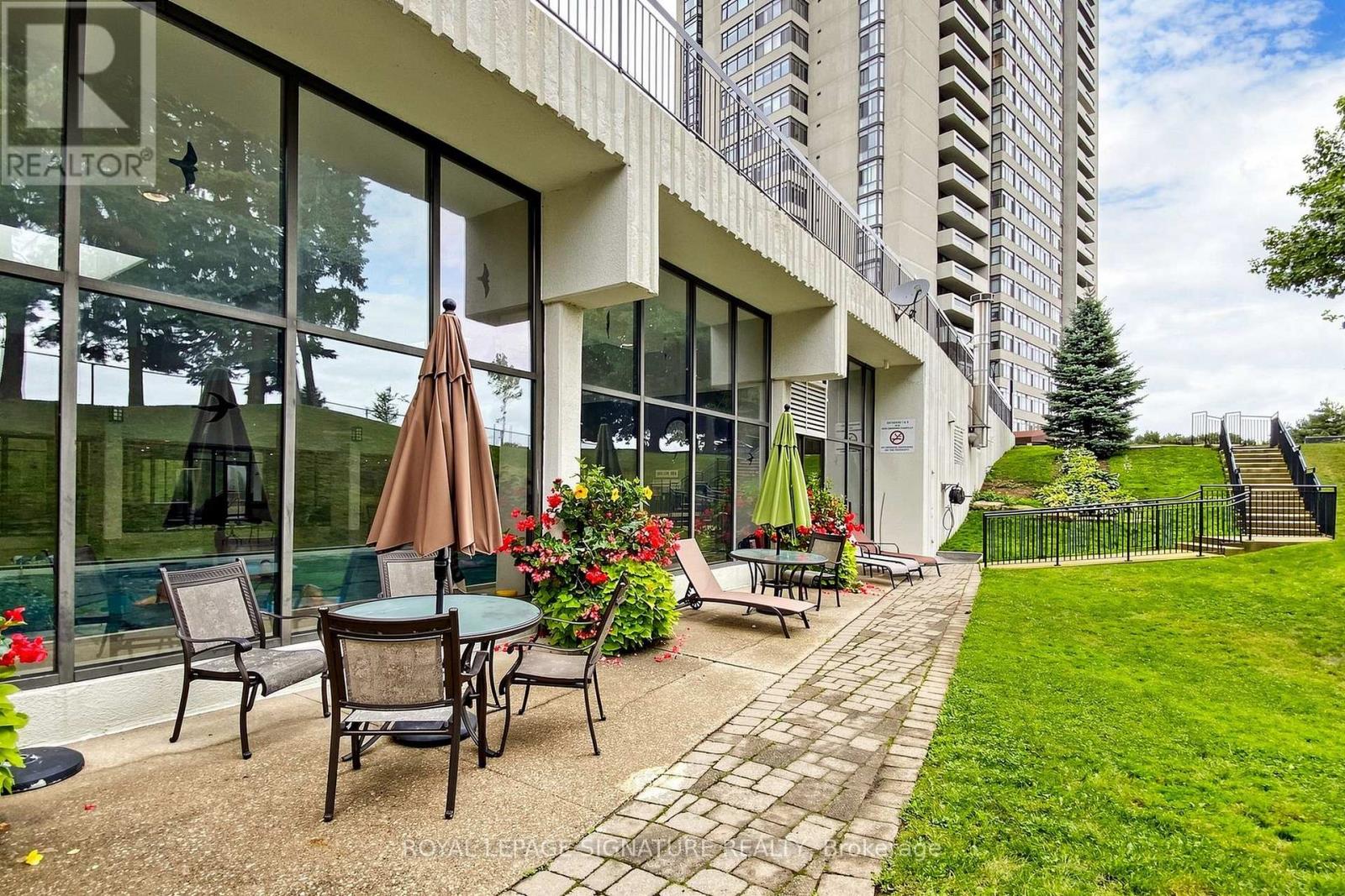 1555 Finch Avenue East — photo 37