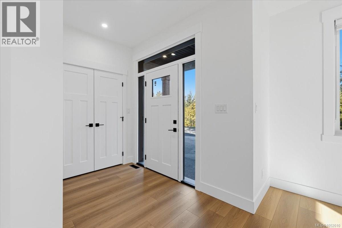 8015 Ridge Rd - 7