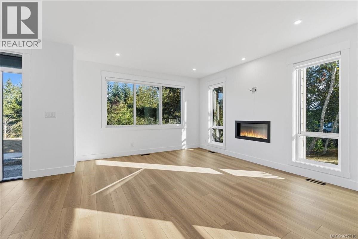 8015 Ridge Rd - 13