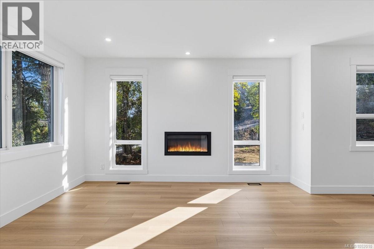 8015 Ridge Rd - 17