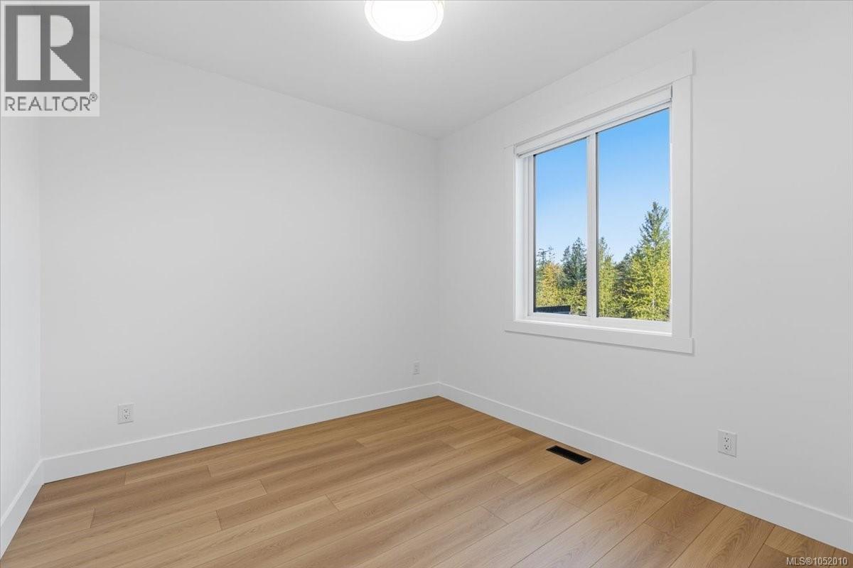 8015 Ridge Rd - 22