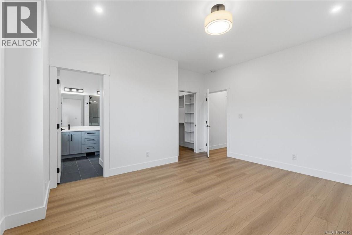 8015 Ridge Rd - 35