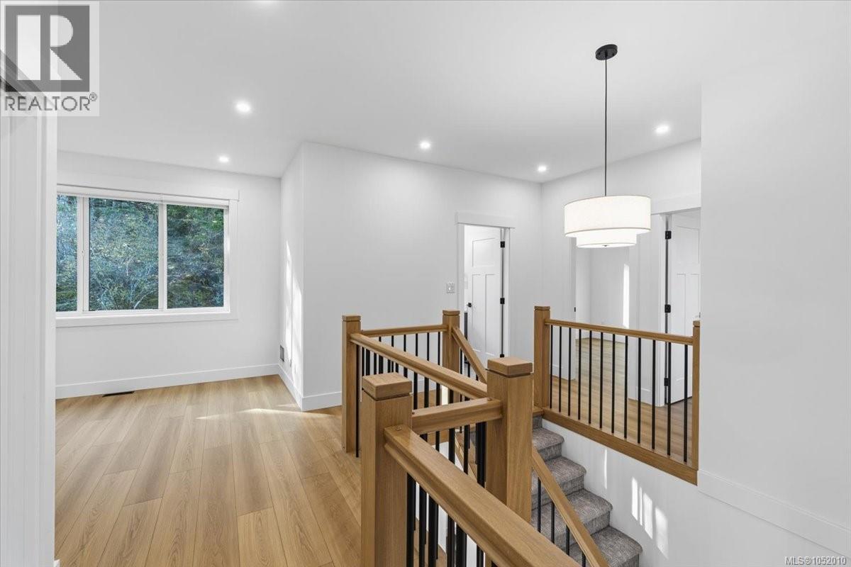 8015 Ridge Rd - 26