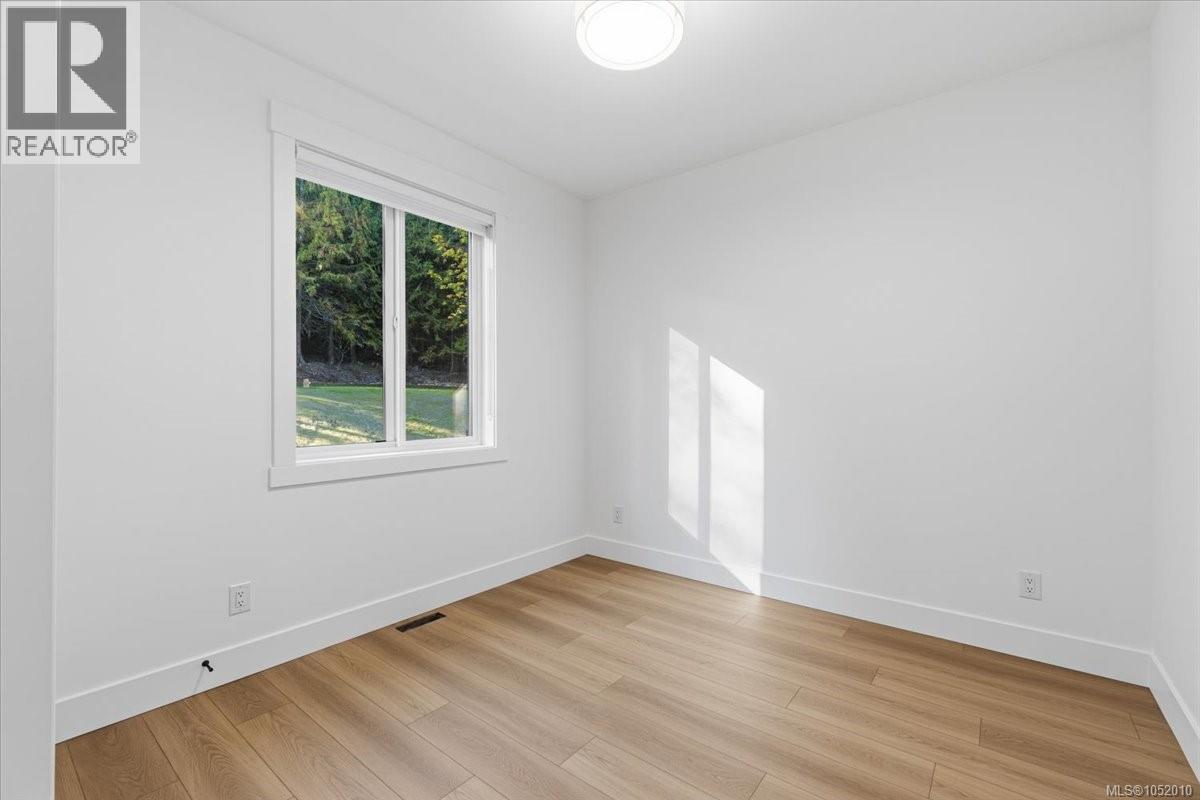 8015 Ridge Rd - 23