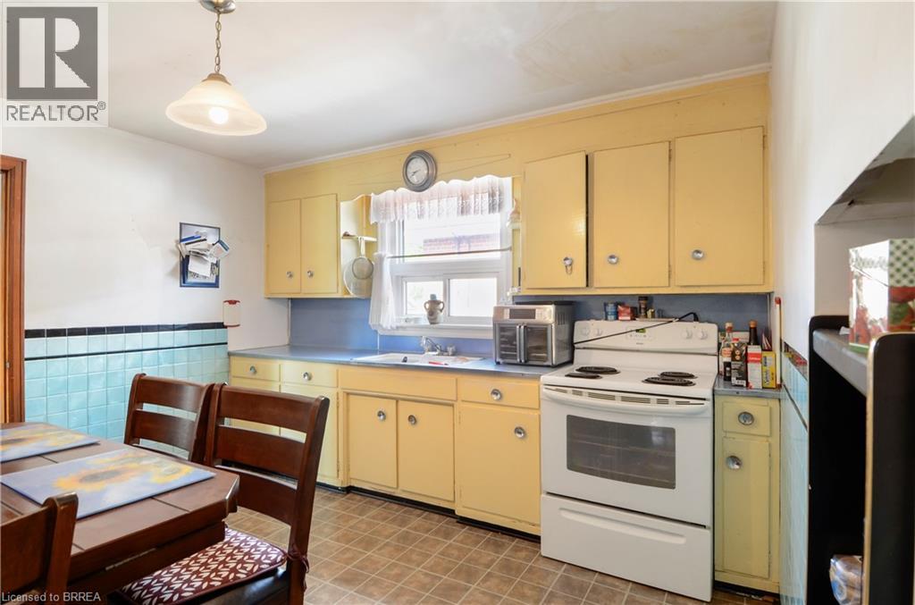 66 Walter Avenue North — photo 15