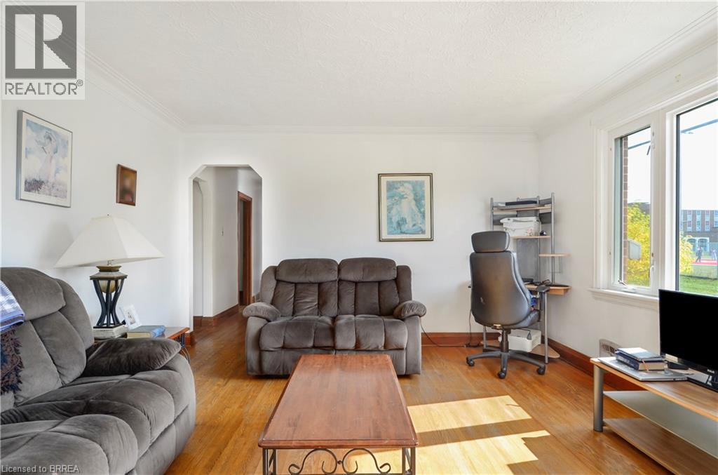 66 WALTER Avenue N - 9