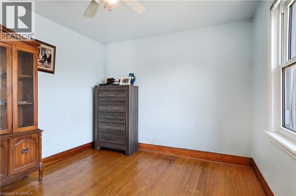 66 Walter Avenue North — photo 23