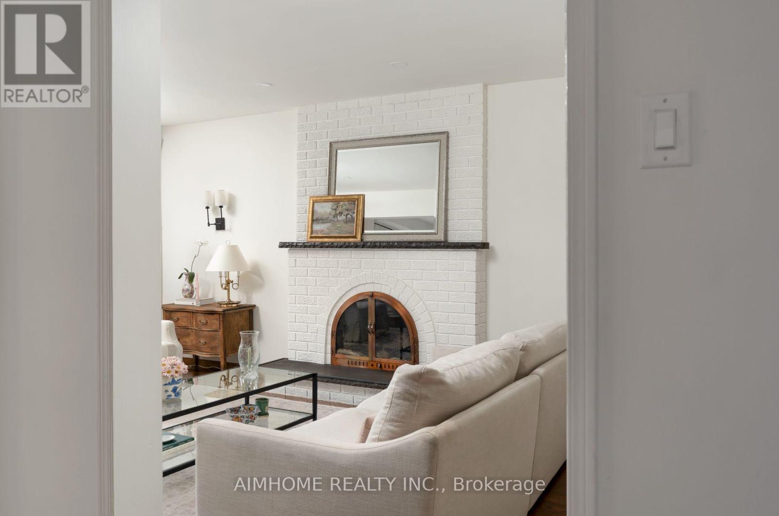 11 Carpenter Court, Markham, ON photo 8