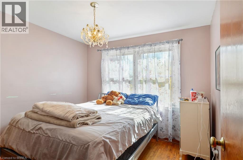 66 Walter Avenue North — photo 20