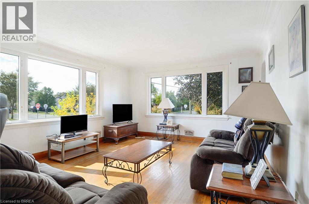 66 Walter Avenue North — photo 11
